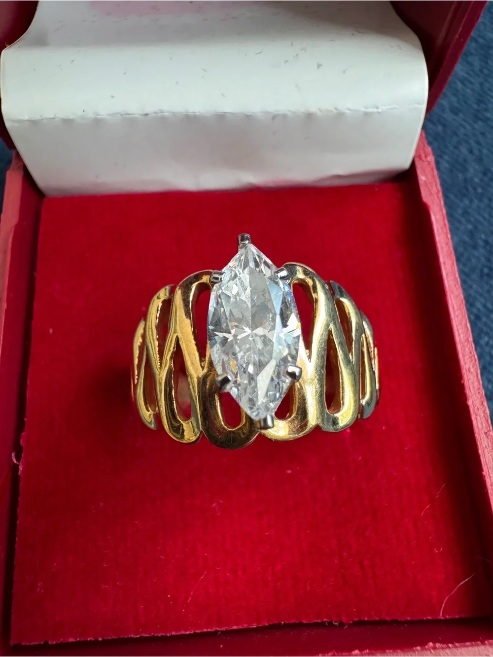 Stunning 18k GF Cocktail Ring size 9